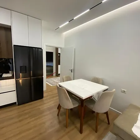 Glamorous 2-bedroom - Near Apartment