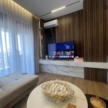 Apartment Glamorous 2-bedroom - Near *