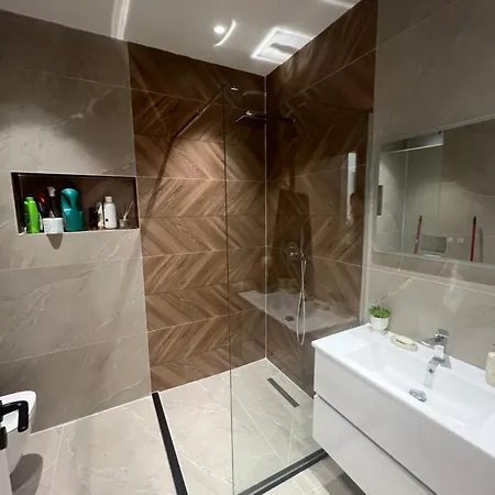 Glamorous 2-bedroom - Near Apartment *