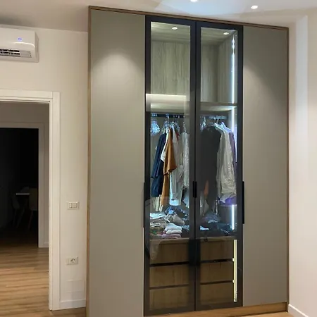 Apartment Glamorous 2-bedroom - Near