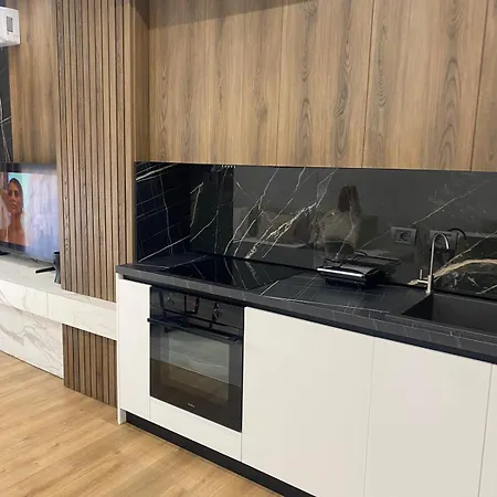 Glamorous 2-bedroom - Near Apartment *