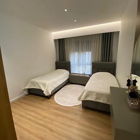 Glamorous 2-bedroom - Near Apartment