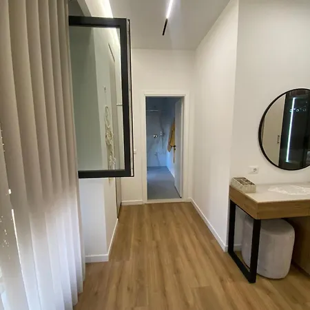 Glamorous 2-bedroom - Near *